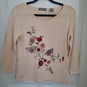 KATE HILL CASUAL KNIT FLORAL EMBROIDERED TOP - SIZE MEDIUM